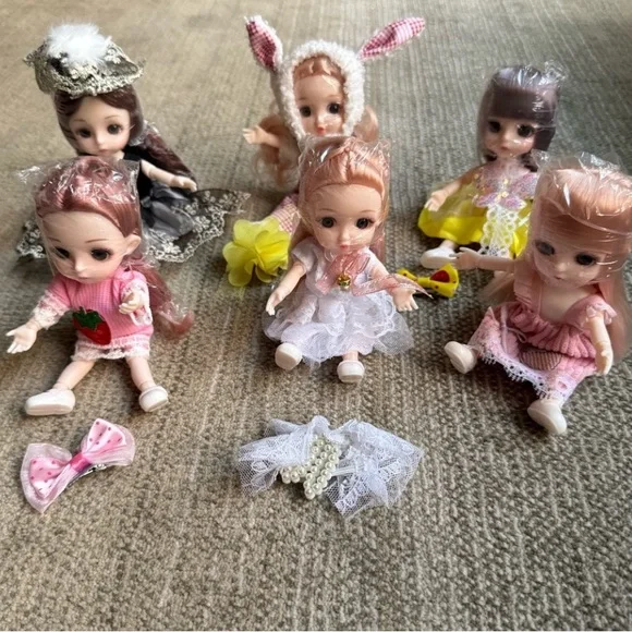 💕Posable Miniature Dolls Set - Pink, Black, Yellow, White ~ Brand New - Picture 4 of 11